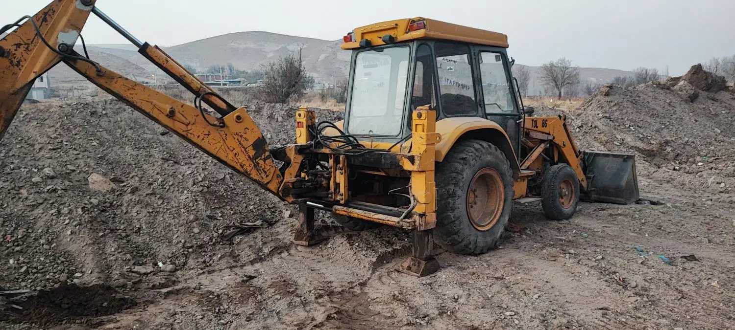 کار کردن با بیل بکهو|خدمات پیشه و مهارت|سراجو, |دیوار