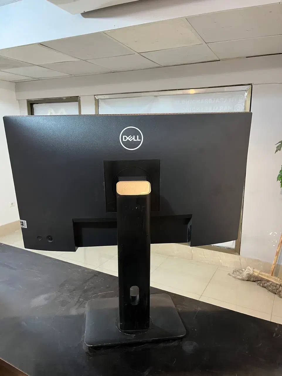مانیتور Dell P2422He پنل IPS تایپ سی خور|قطعات و لوازم جانبی رایانه|قم, انسجام|دیوار