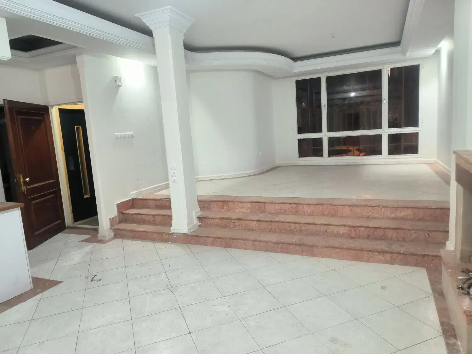 ۱۰۰ متر دو خواب طبقه اول با ۱۰۰ متر حیاط مستقل