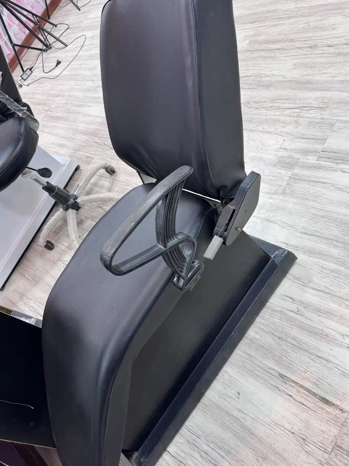 آیینه ،صندلی اصلاح،آینه و صندلی میکاپ آرایشگاه|آرایشگاه و سالن‌های زیبایی|بافق, |دیوار