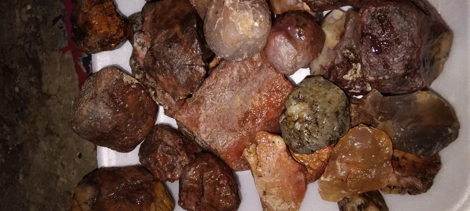 انواع سنگهای عقیق وجاسپرو...تراش نخورده .|جواهرات|تفت, |دیوار