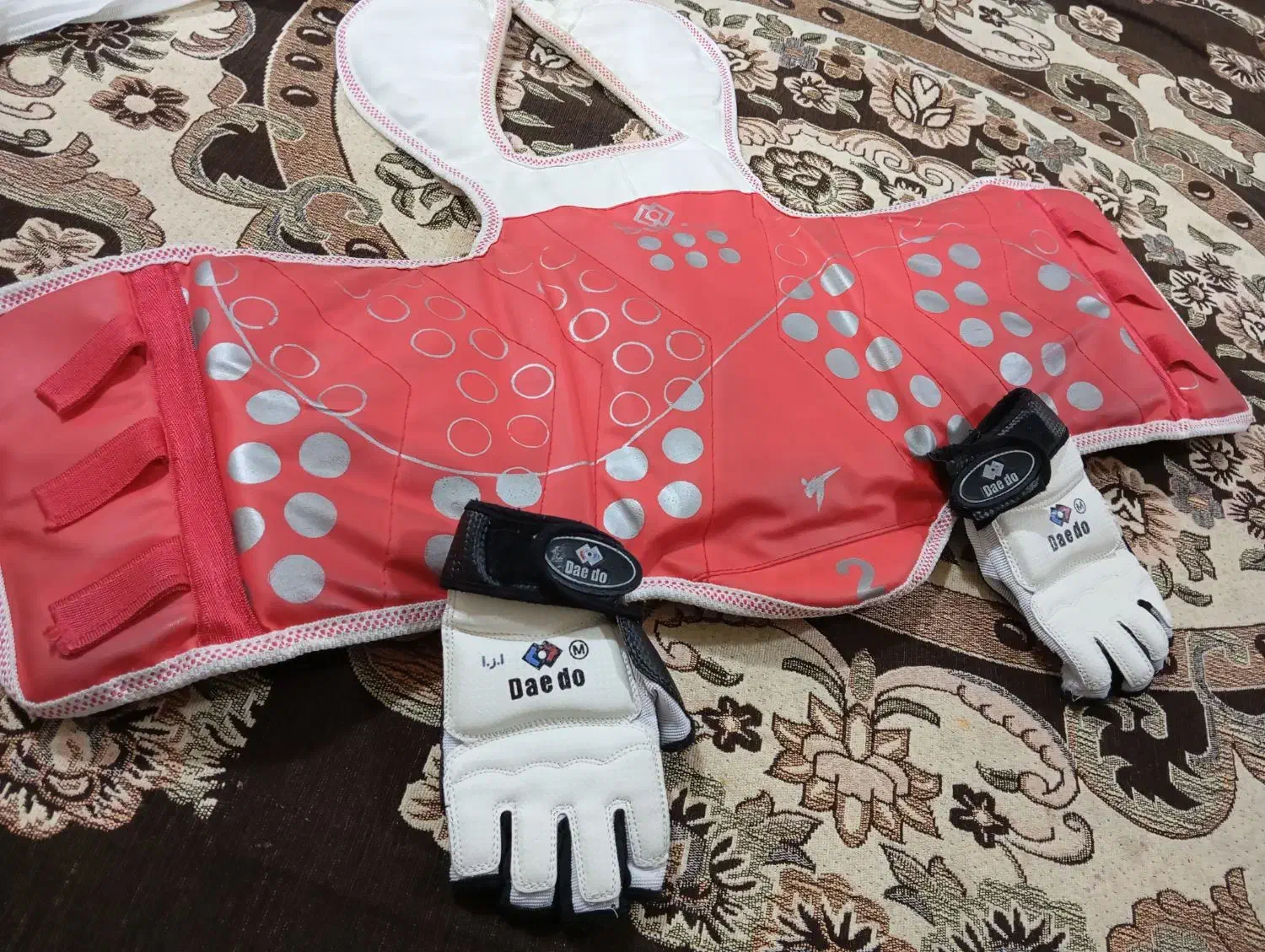 هوگو تکواندو و دستکش|لباس|فومن, |دیوار