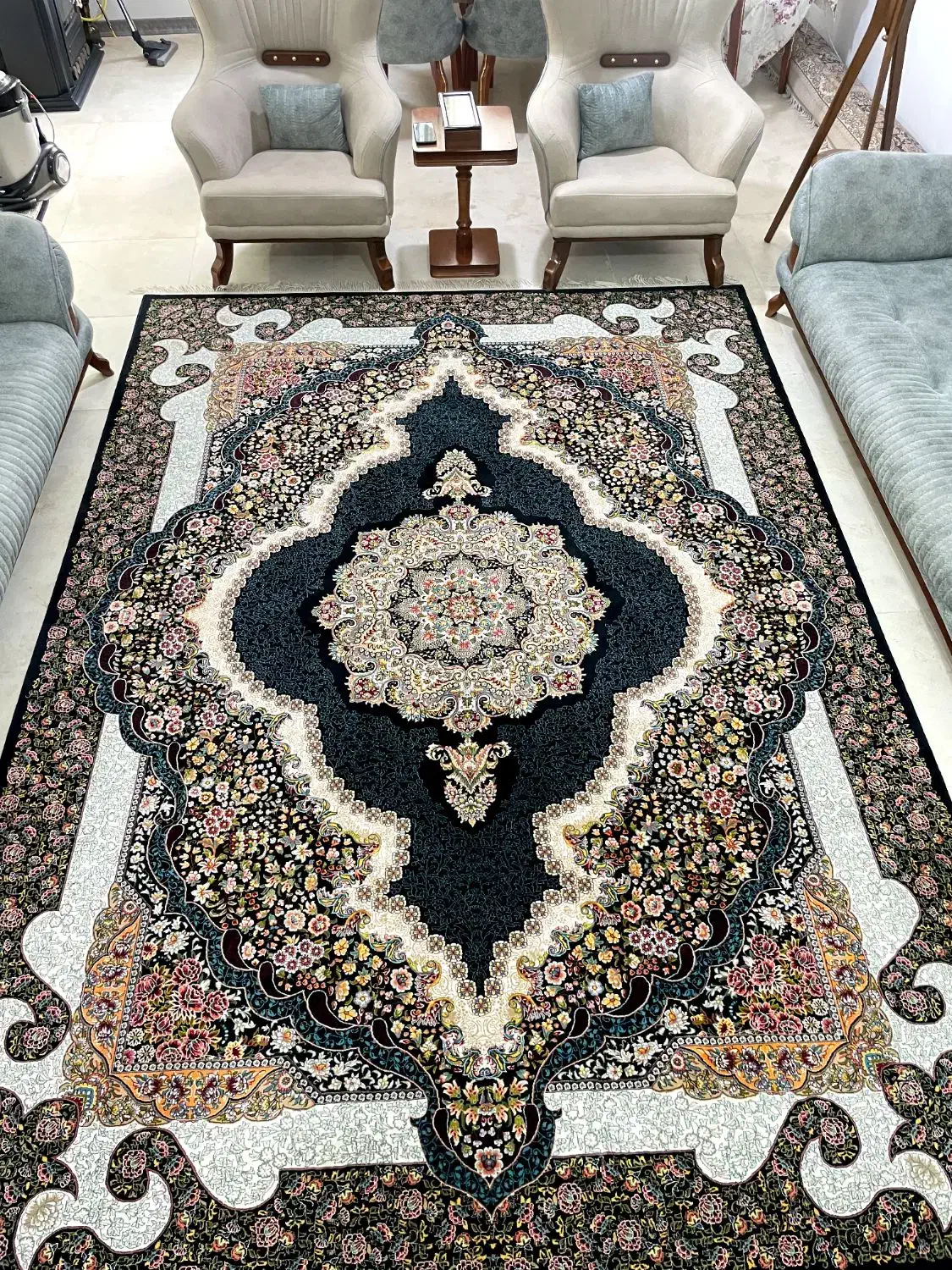 فرش ۹ متری|فرش|هشتگرد, فاز ۱ مهستان|دیوار