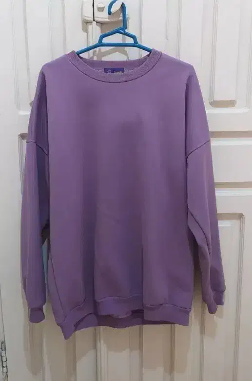 لباس ها از نو تا در حد نو|لباس|رشت, منظریه|دیوار