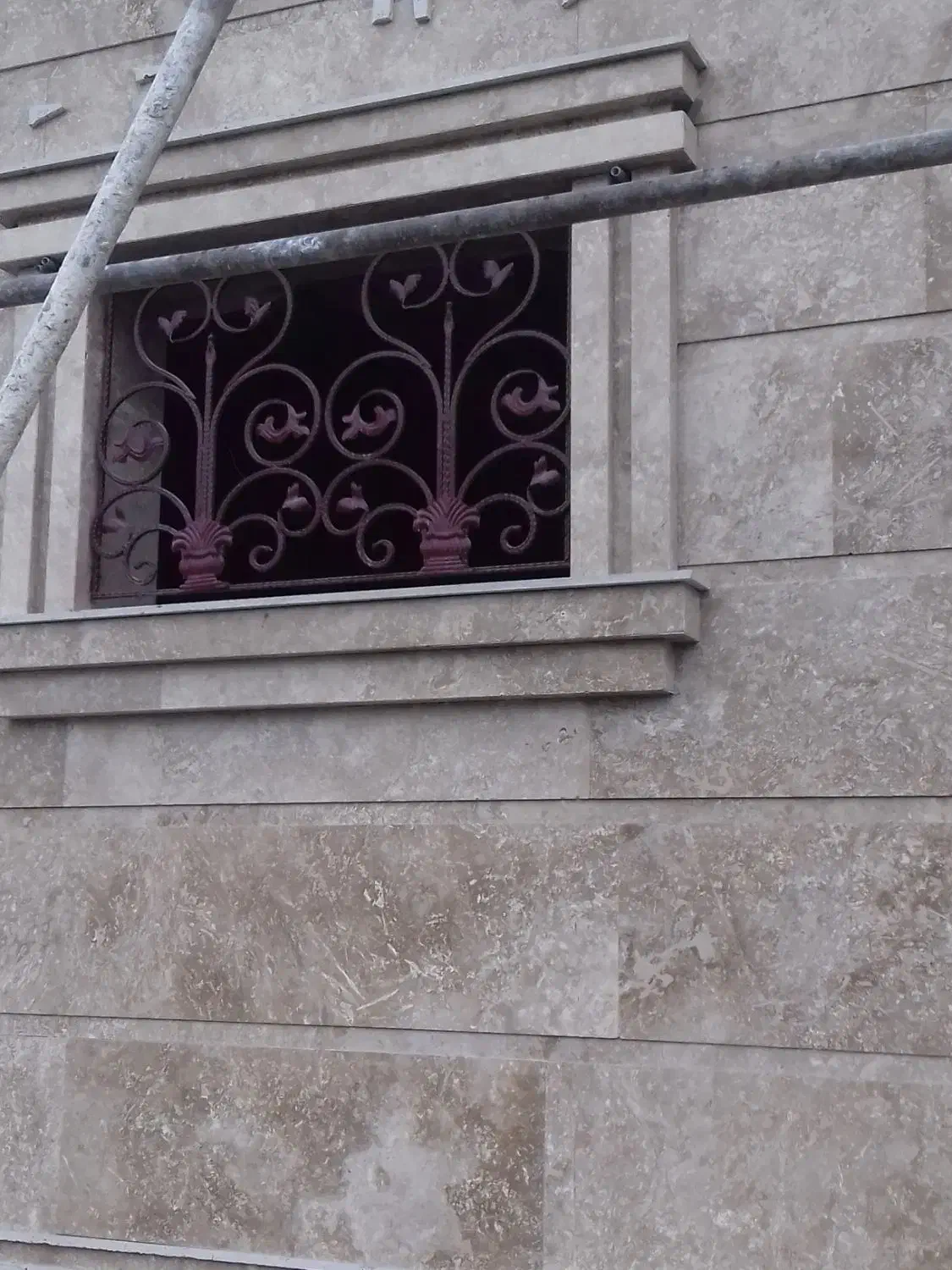 سنگ کاری‌کاشیکاری‌نرده سنگی‌موزایک،لاشه،بتن اکسپوز|خدمات پیشه و مهارت|لاهیجان, رجایی|دیوار