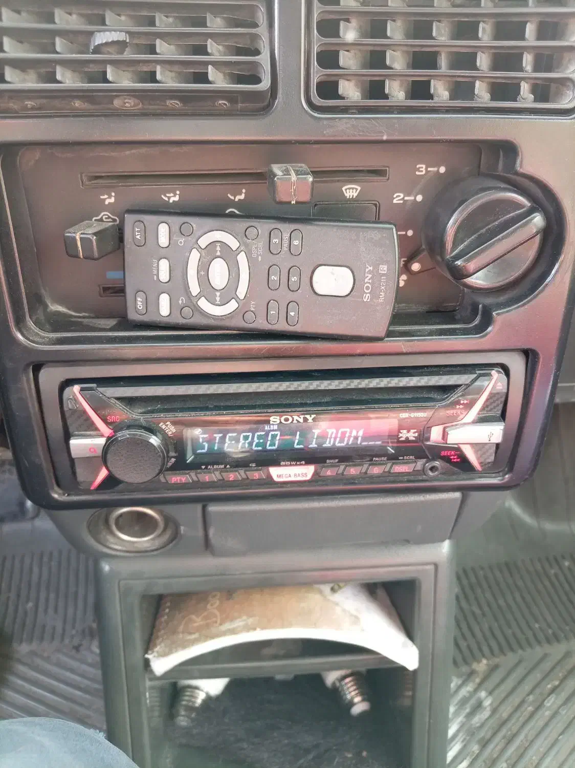 ضبط سونی 4 خروجی و چراغ پیکان LPG گاز|قطعات یدکی و لوازم جانبی|شیراز, ده پیاله|دیوار