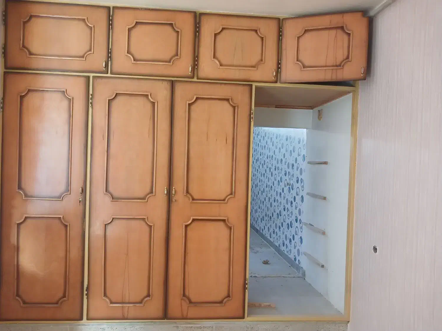 درب اتاقی و کمد دیواری با چهار چوب|مصالح و تجهیزات ساختمان|آبیک, |دیوار