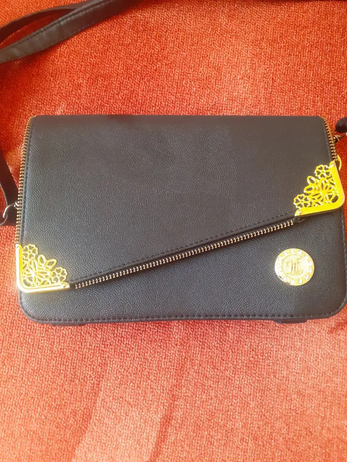 کیف|کیف، کفش، کمربند|خوی, |دیوار