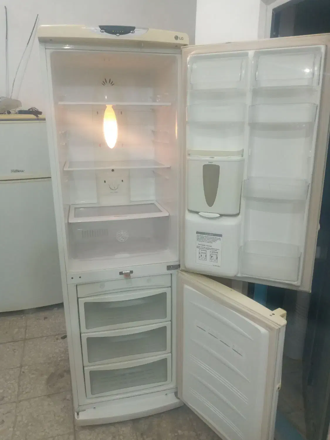 یخچال الجی بدونه برفک|یخچال و فریزر|قم, چهل درخت|دیوار