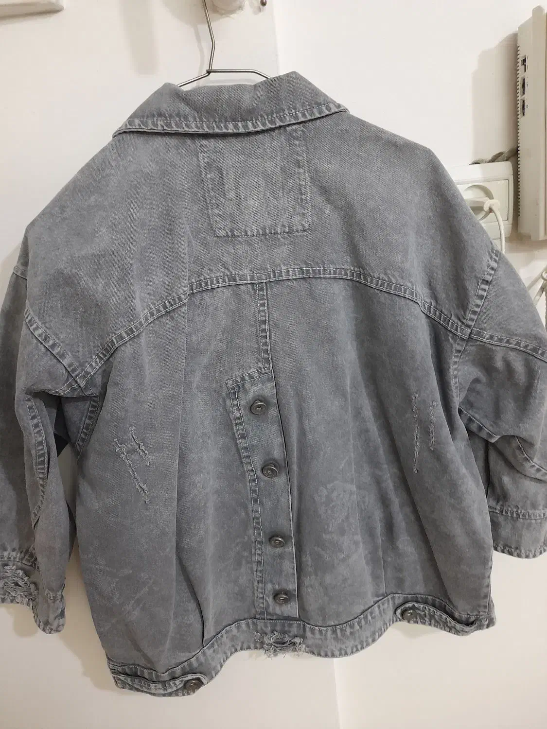 کت دخترانه|لباس|شهریار, کهنز|دیوار