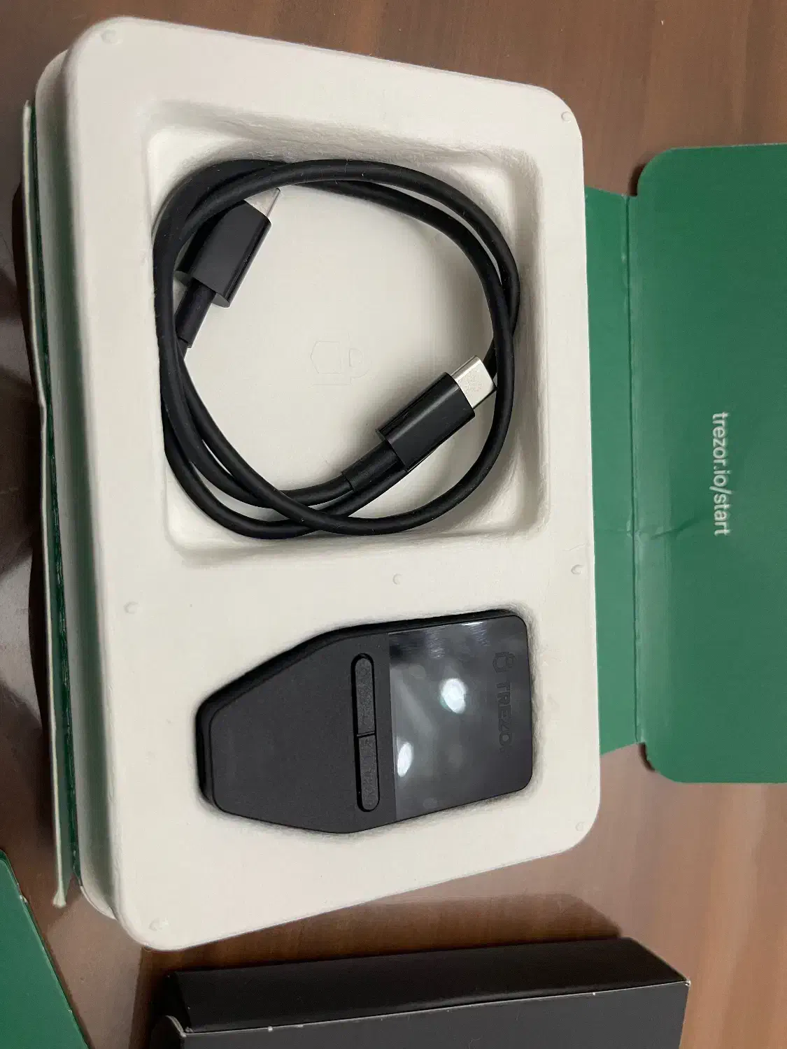 کیف پول سخت افزاری TREZOR T& TREZOR Safe3|قطعات و لوازم جانبی رایانه|تهران, جمال‌زاده|دیوار