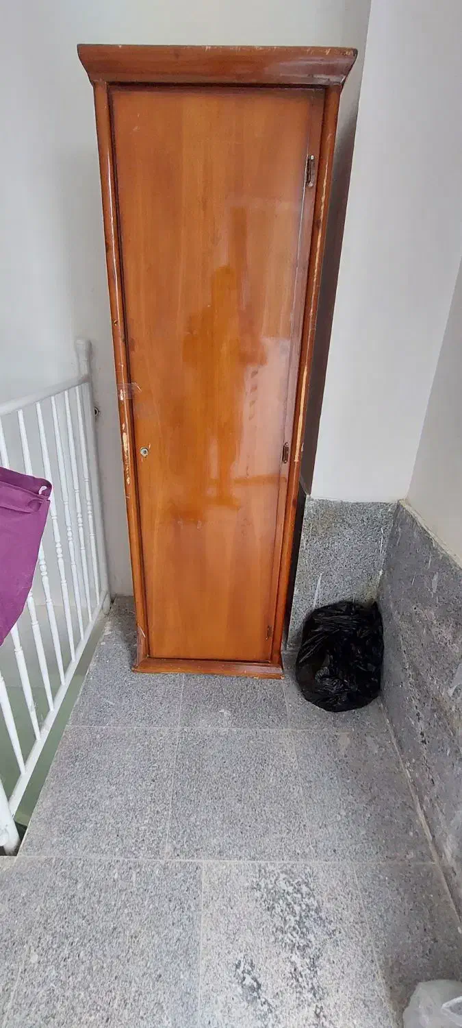 کمد اویز لباس با یه طبقه پایینش|جاکفشی، کمد، دراور|سبزوار, قصبه غربی|دیوار