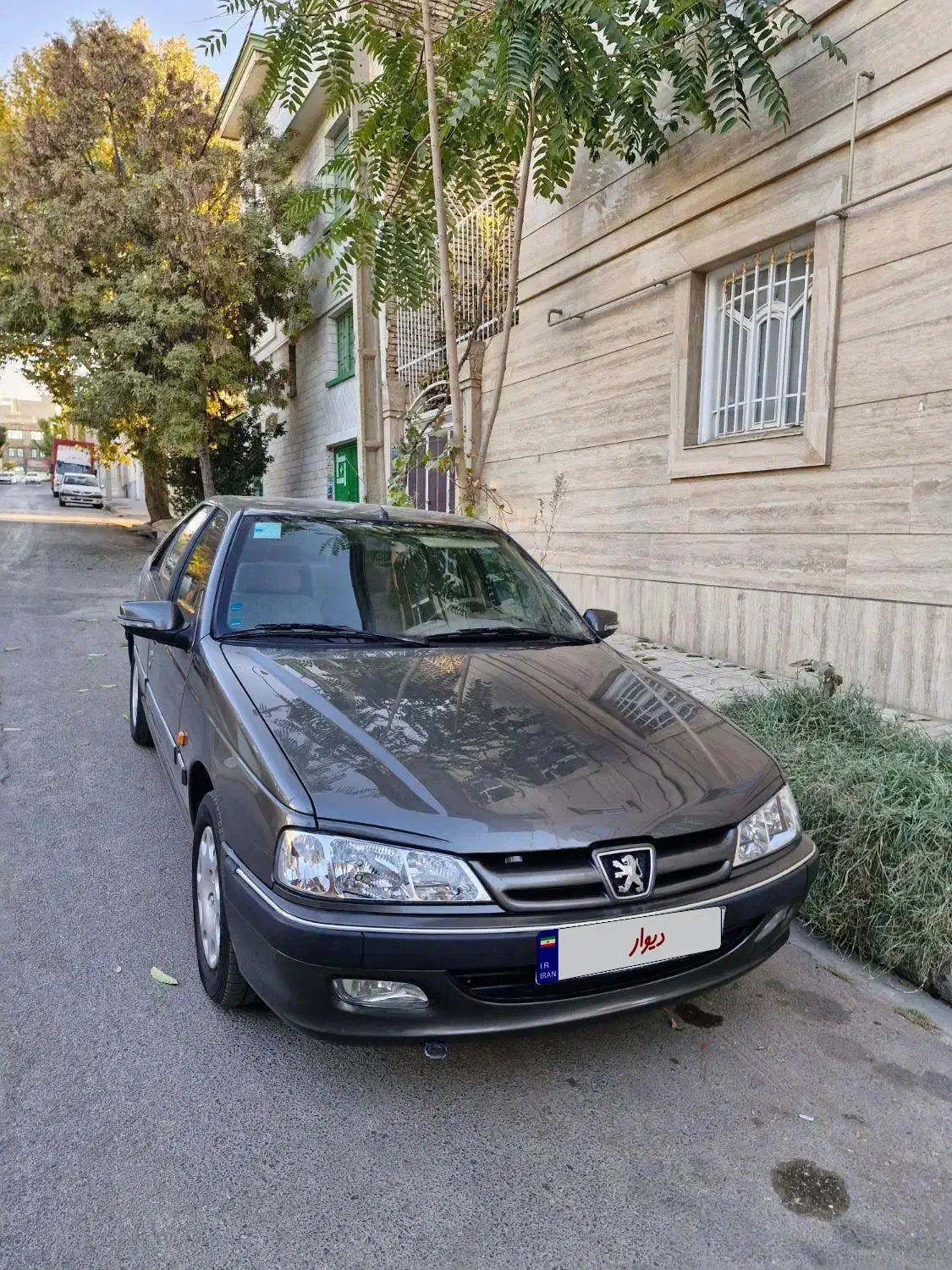 پژو پارس سفارشی مدل ۸۸ بیرنگ درجه یک|خودرو سواری و وانت|همدان, |دیوار