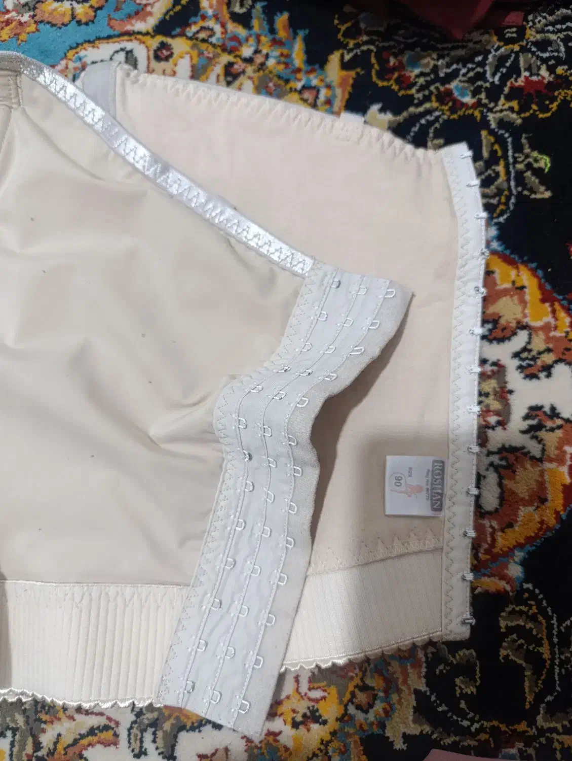 گن  سالم|لباس|اصفهان, بهارستان|دیوار