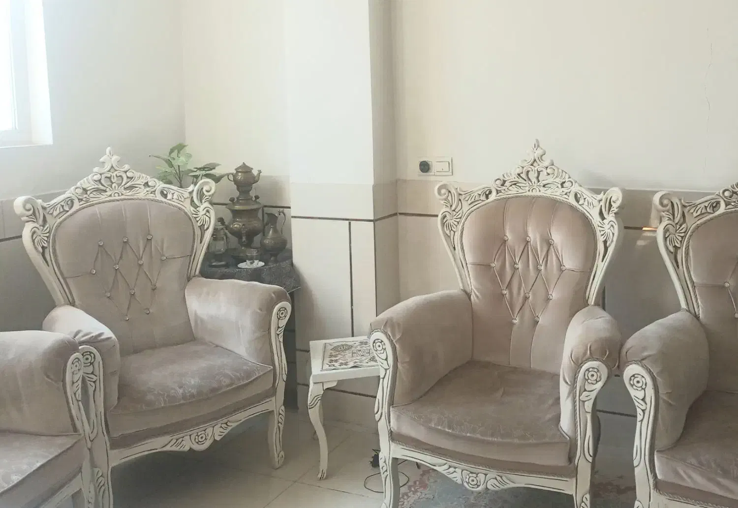 مبل نه نفره  در حد نو  پنج سال کارکرده ۱۳میلیون|مبلمان خانگی و میز عسلی|ابریشم, |دیوار