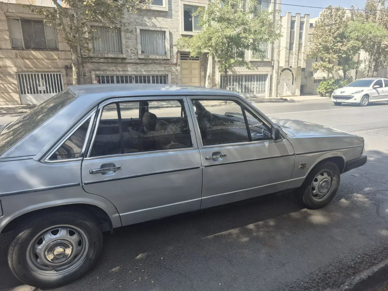 آئودی ۱۰۰ مدل ۱۹۷۷|خودرو کلاسیک|تهران, قلهک|دیوار