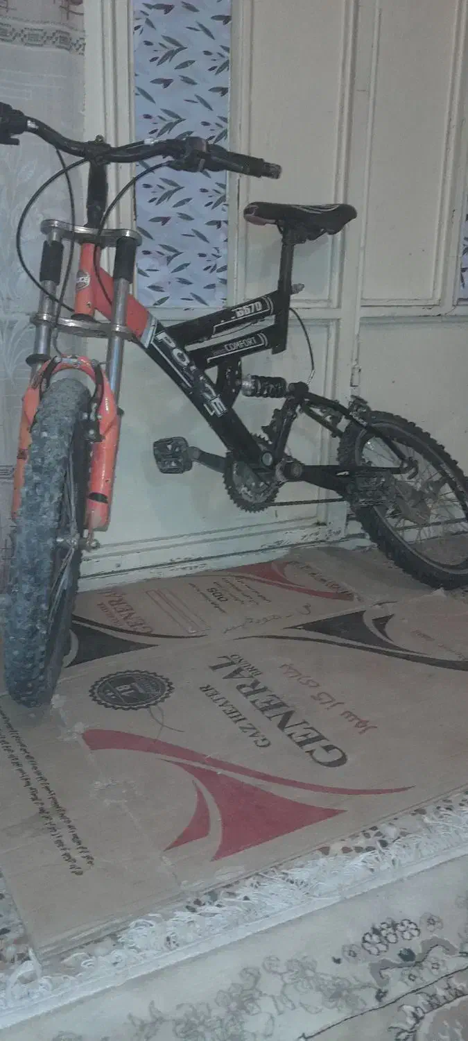 ۳ عدد دوچرخه|دوچرخه، اسکیت، اسکوتر|بروجن, |دیوار