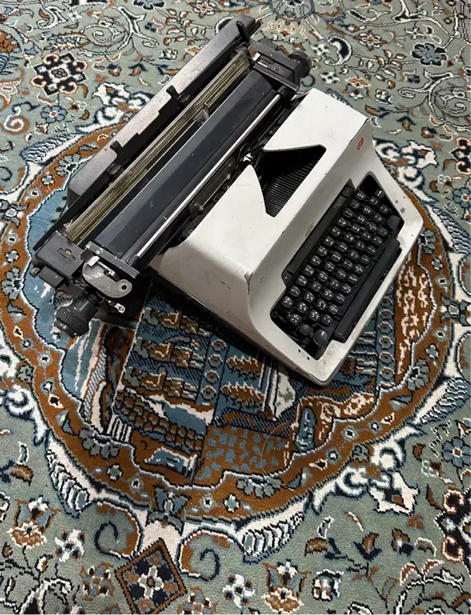 دستگاه تایپ یا ماشین تحریر المپیا|کلکسیون اشیاء عتیقه|مشهد, هفده شهریور|دیوار