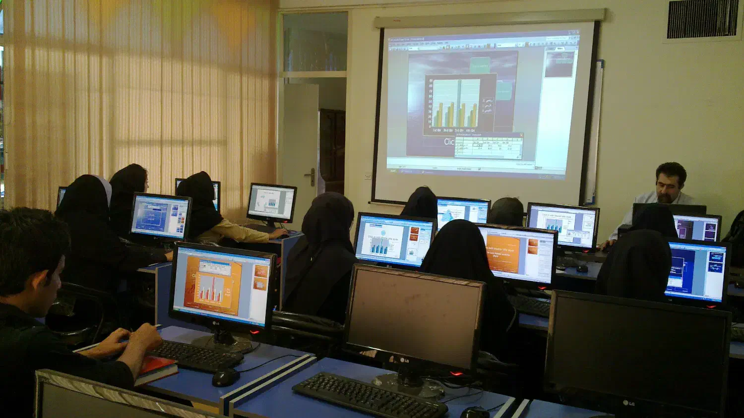 استخدام پشتیبان شبکه Help desk|استخدام رایانه و فناوری اطلاعات|کرج, دهقان ویلا|دیوار