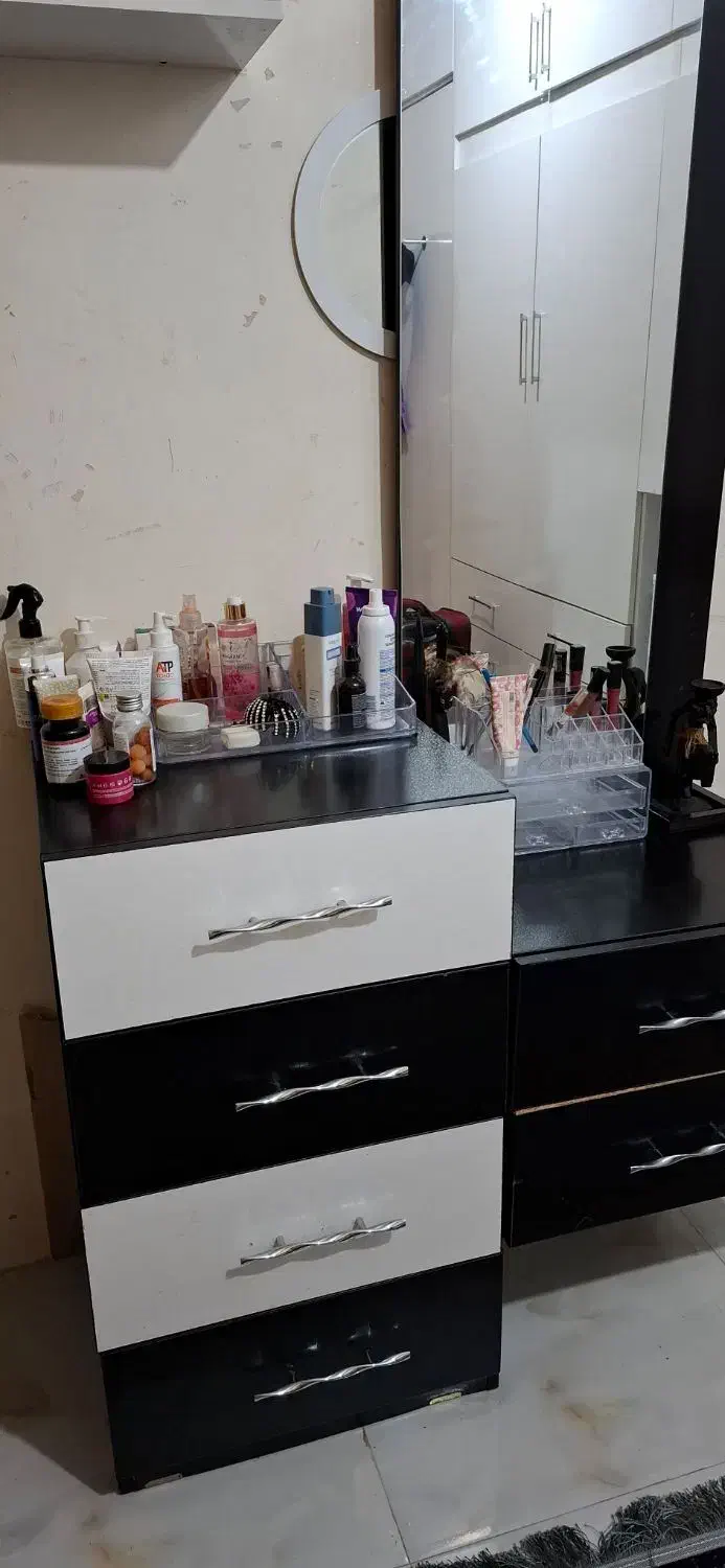 میز ارایشی|تخت و سرویس خواب|فولادشهر, فولادشهر|دیوار