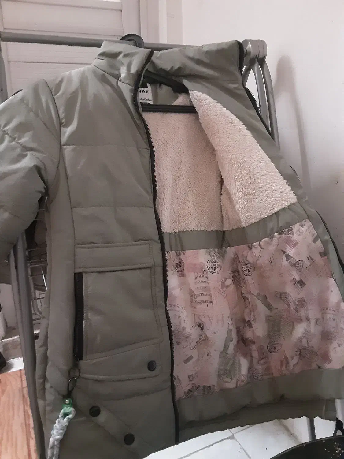 کاپشن دخترانه|لباس|مشهد, حضرت حجت|دیوار