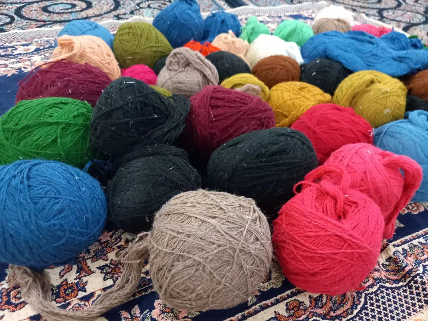 بند قالی فروشی|لوازم خیاطی و بافتنی|نهاوند, |دیوار