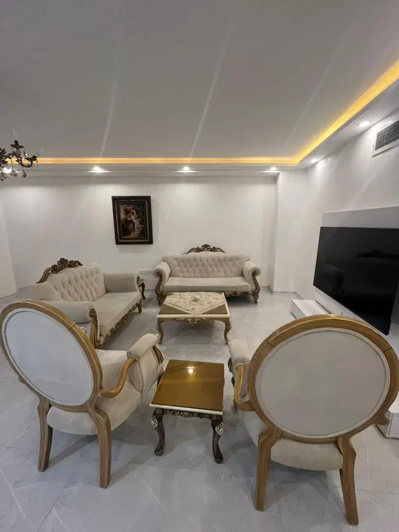 مبل‌۷نفره‌کلاسیک‌درحد‌نو‌‌با‌چوب‌گردو‌|مبلمان خانگی و میز عسلی|رشت, امین الضرب|دیوار