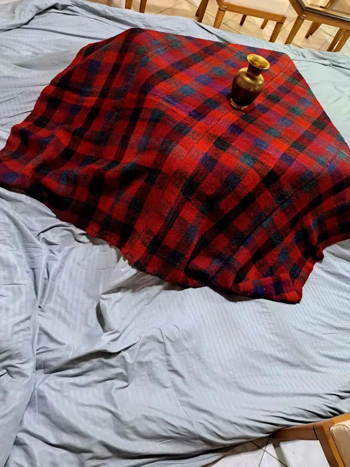 کرسی چوبی همراه لحاف، میز، هیتر بالشت|بخاری، هیتر، شومینه|کرج, جهان‌شهر|دیوار