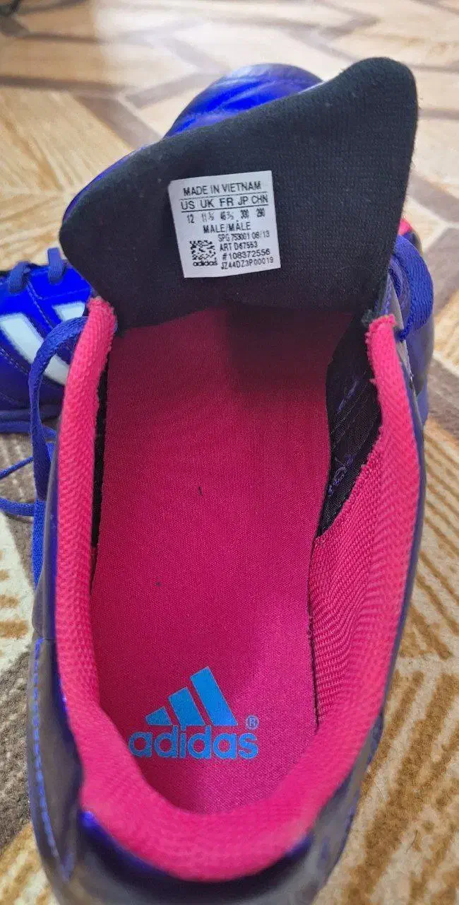 کفش سالنی آدیداش|تجهیزات ورزشی|ری, شهید غیوری (ابن باویه)|دیوار