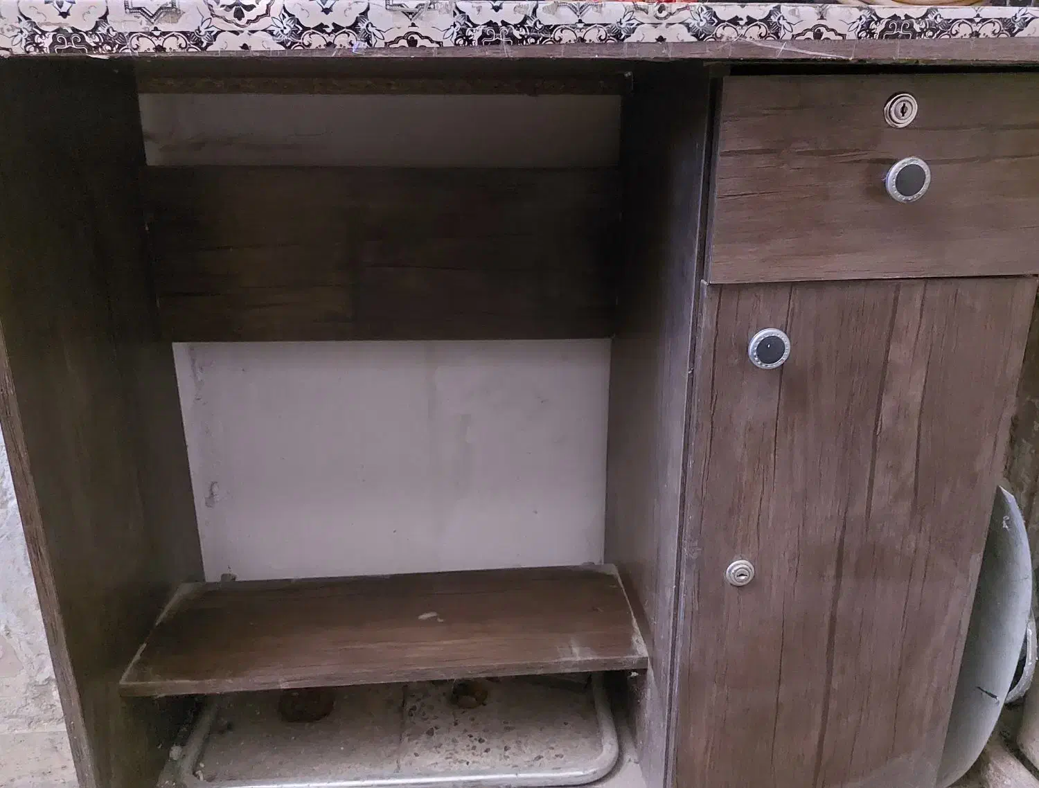 میز چوبی|میز تحریر و کامپیوتر|مشهد, کوی المهدی|دیوار