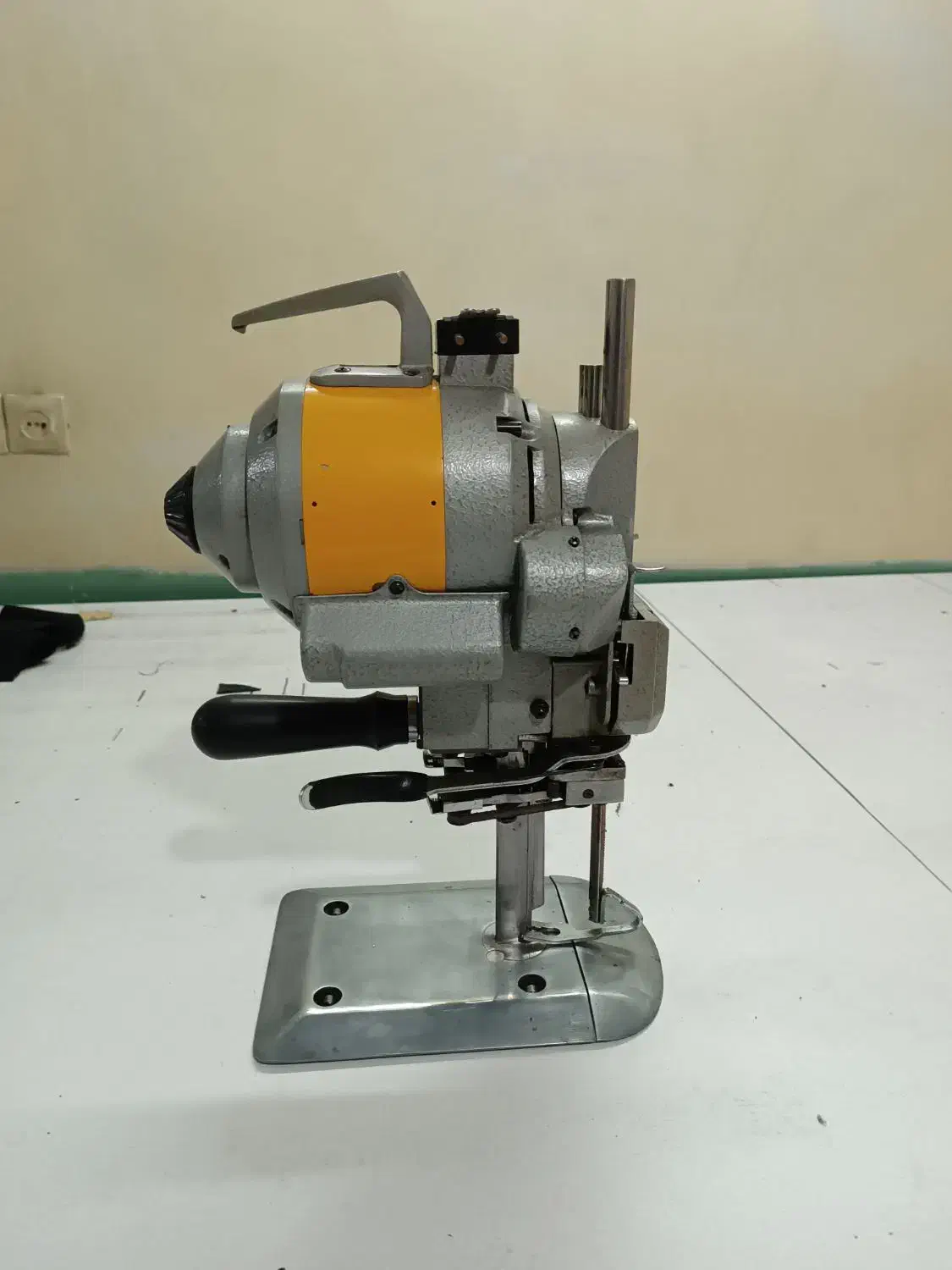 قیچی برقی برشکاری جویی|لوازم خیاطی و بافتنی|تهران, شادآباد|دیوار