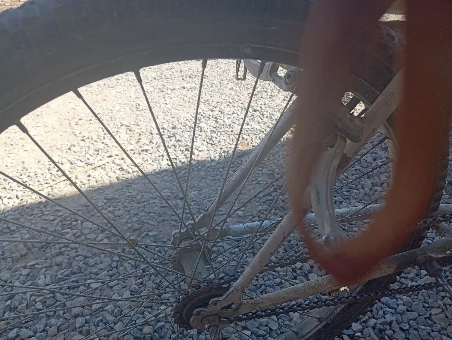 دوچرخه|دوچرخه، اسکیت، اسکوتر|خاش, |دیوار