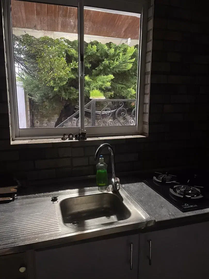 سوئیت نوساز و تمیز حیاط دار نزدیک دریا|اجارهٔ کوتاه‌مدت آپارتمان و سوئیت|تنکابن, |دیوار