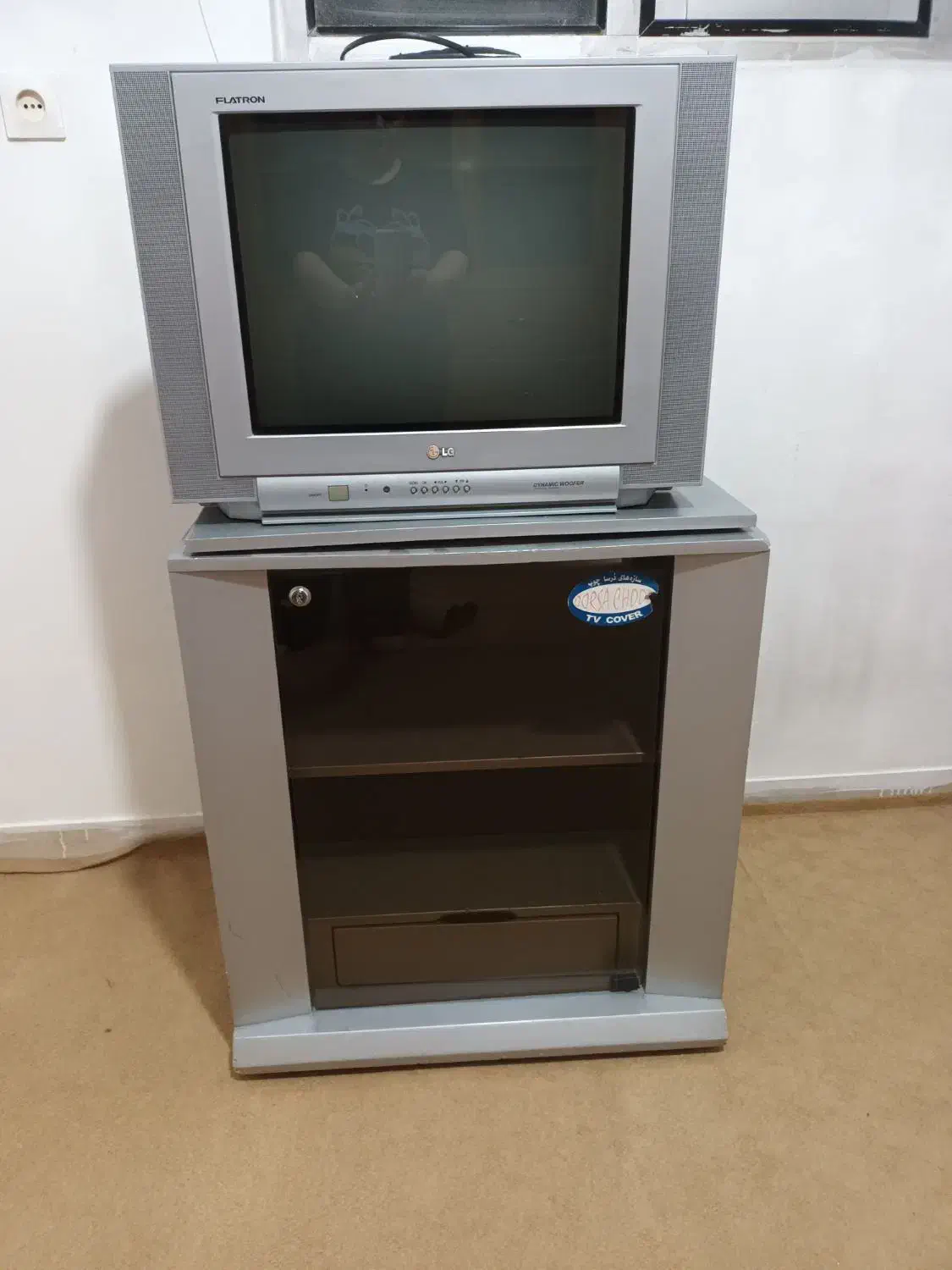 تلویزیون|تلویزیون و پروژکتور|رباط‌کریم, رباط‌کریم|دیوار