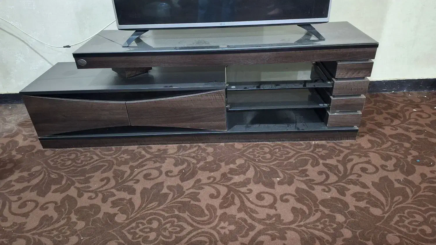 دراورپنج کشابه ومیزتی وی|میز تلویزیون|امیدیه, |دیوار