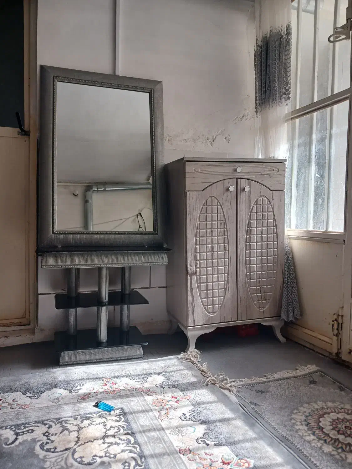 اینه وجاکفشی|آینه|سیرجان, |دیوار