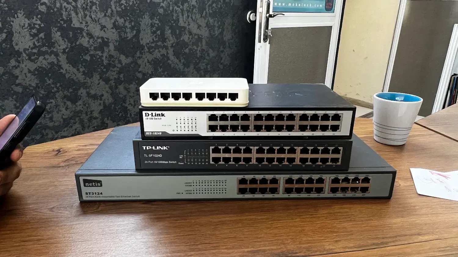 سوییچ۲۴ پورت و ۸ پورت|مودم و تجهیزات شبکه|شیراز, سفیرشمالی|دیوار