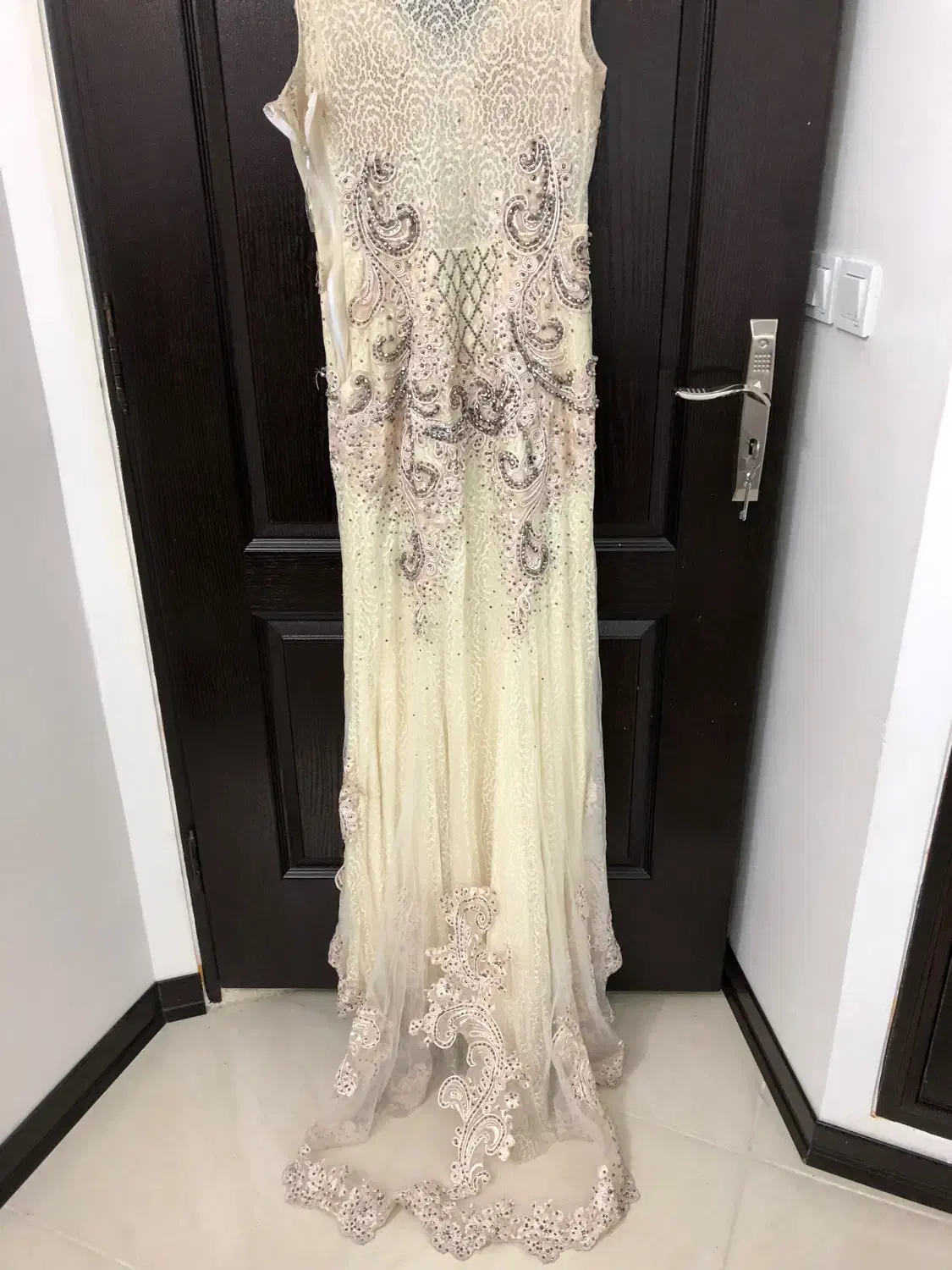 تماما سنگ دوزی،دنباله دار|لباس|قم, شهرک قدس|دیوار