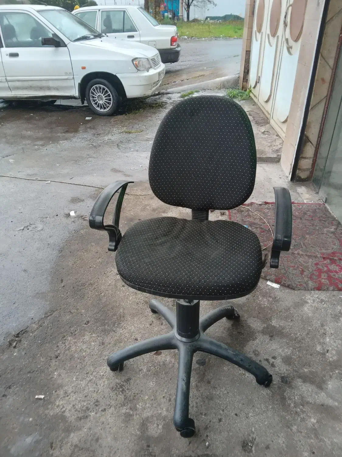 صندلی اداری چرخ دار|صندلی و نیمکت|لاهیجان, کوی آزادگان|دیوار