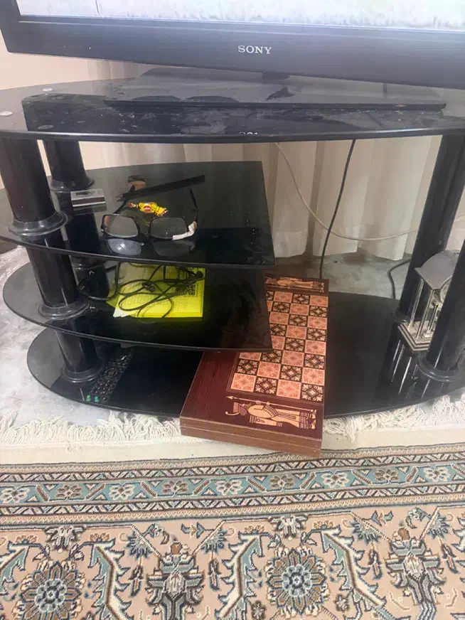 تلویزیون ۱۴ اینچ ال جی با میز|تلویزیون و پروژکتور|تهران, بریانک|دیوار