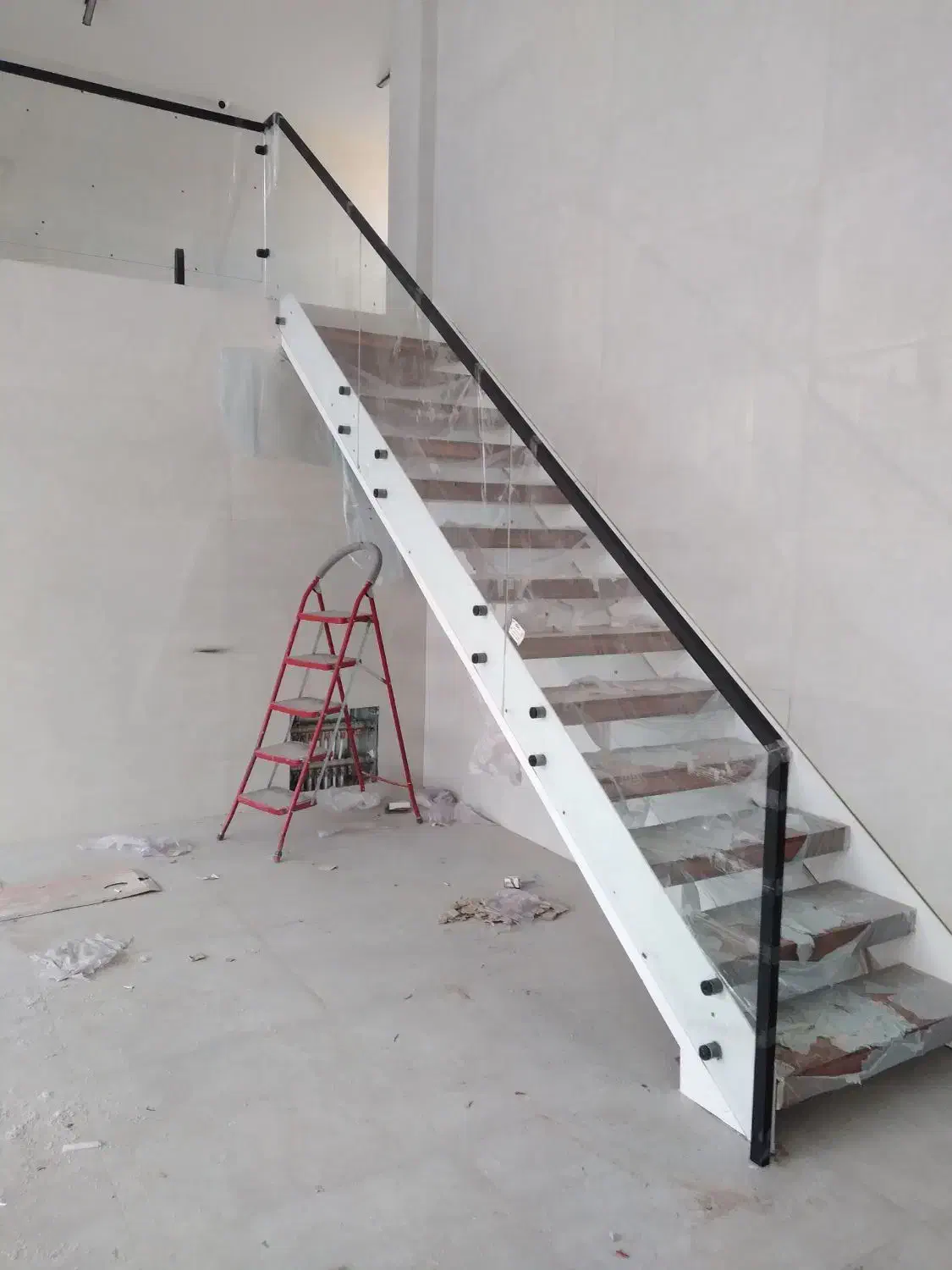 متخصص نرده های شیشه ای|خدمات پیشه و مهارت|رشت, جانبازان|دیوار