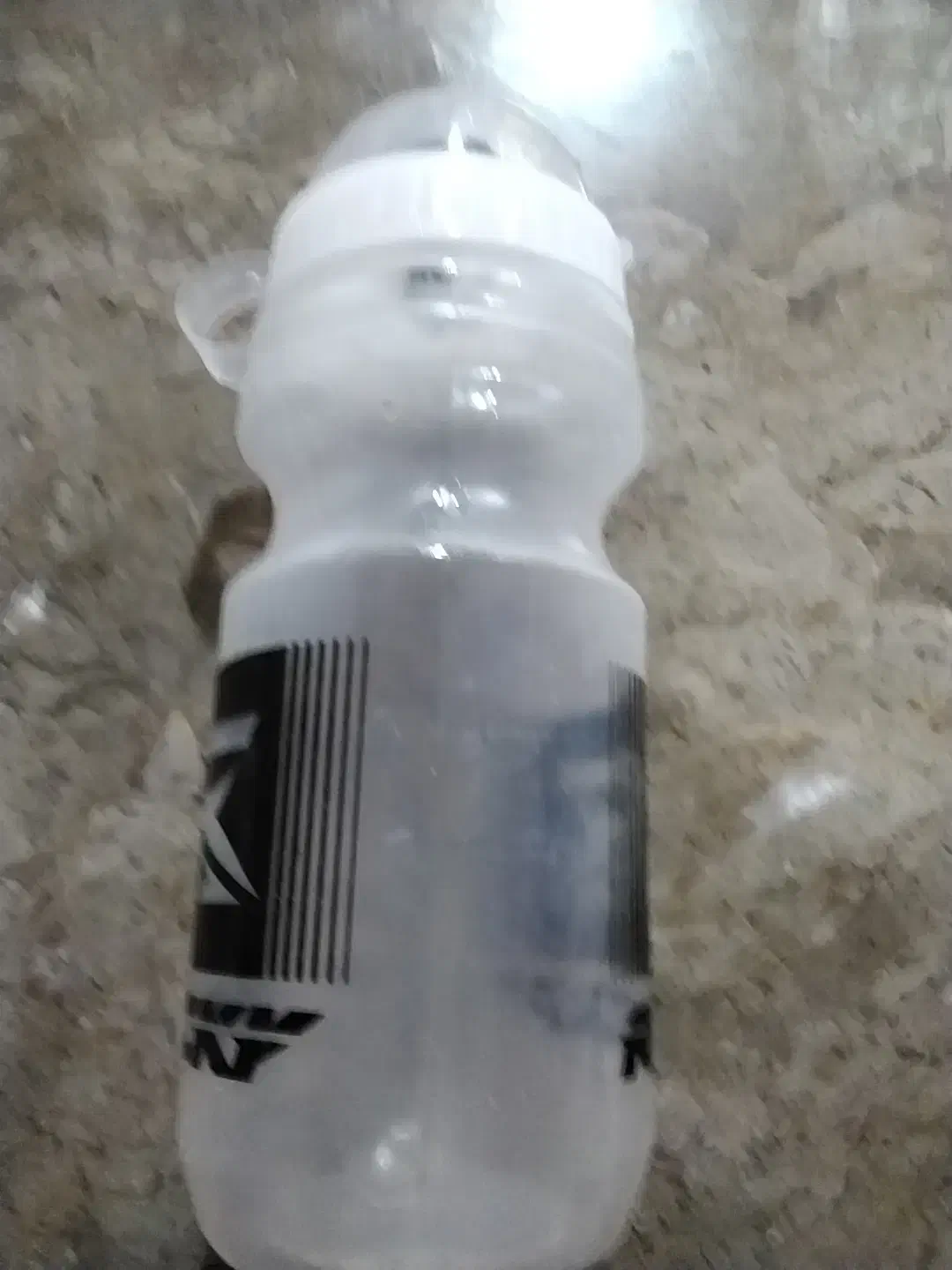 قمقمه نو ۸ بار قبل از آگهی شسته شده|ظروف نگهدارنده، پلاستیکی، یک‌بارمصرف|چمستان, |دیوار