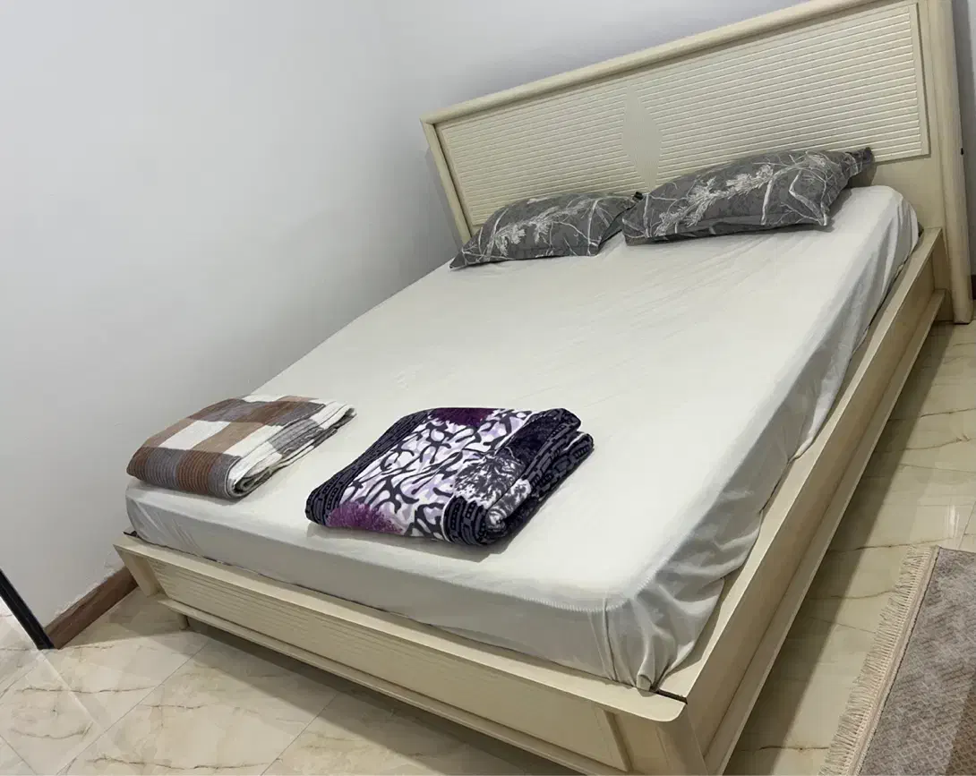 تختخواب دونفره  ۲*۱۸۰ به همراه پاتختی|تخت و سرویس خواب|چالوس, |دیوار