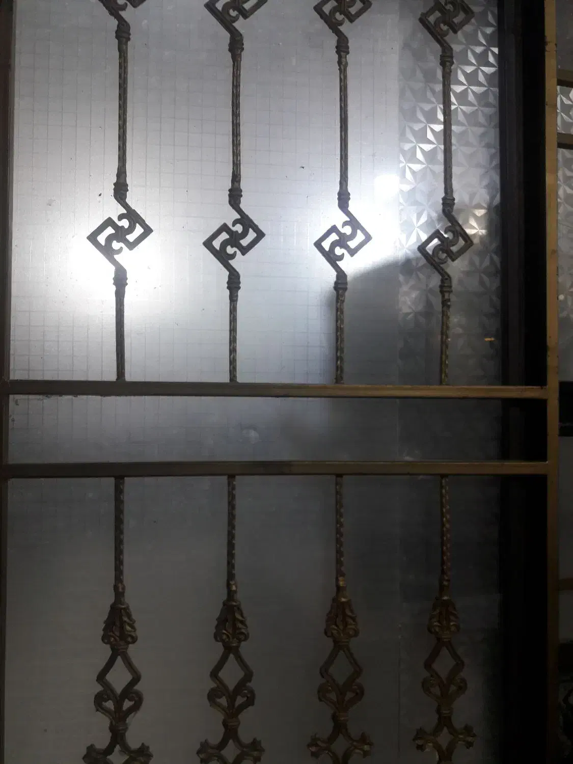 یک نفر نیرو جوان اقا برای کار در سفره خانه|استخدام خدمات فروشگاه و رستوران|اسفراین, |دیوار