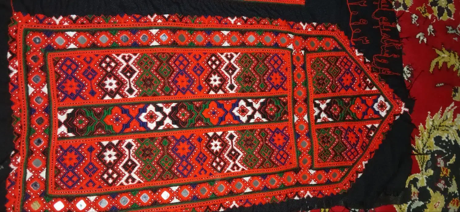 زی و آستین|لباس|سراوان, |دیوار