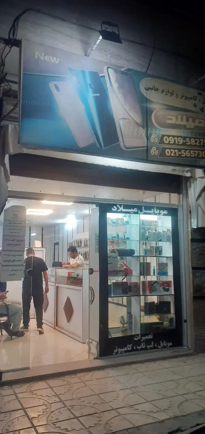 اجاره مغازه ۳۰ متری بر خیابان اصلی|اجارهٔ مغازه و غرفه|بهارستان, |دیوار