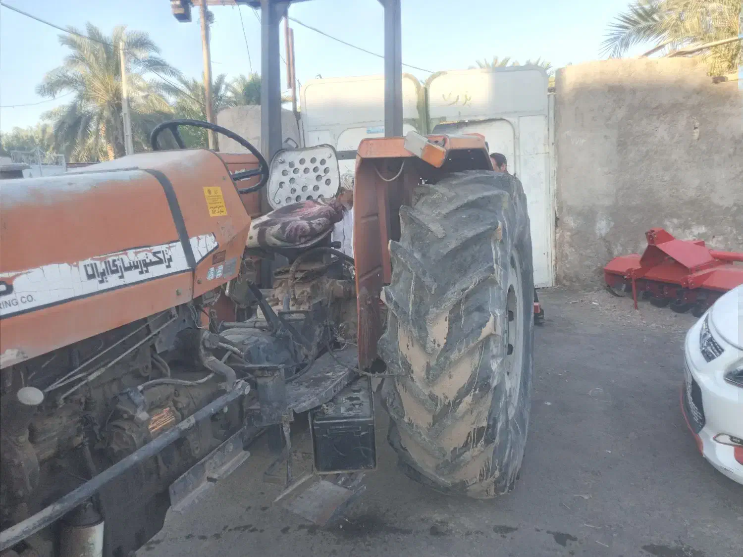 کارشخم وتیلر با تراکتور فرگوسن|خدمات باغبانی و درختکاری|بم, |دیوار