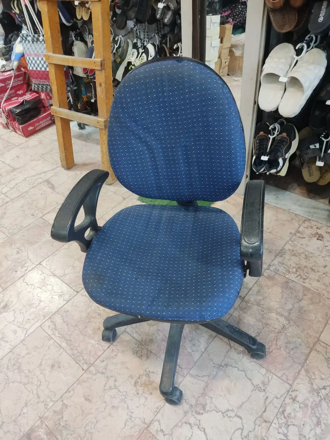 صندلی چرخـدار|دفتر کار|خرم‌آباد (تنکابن), |دیوار