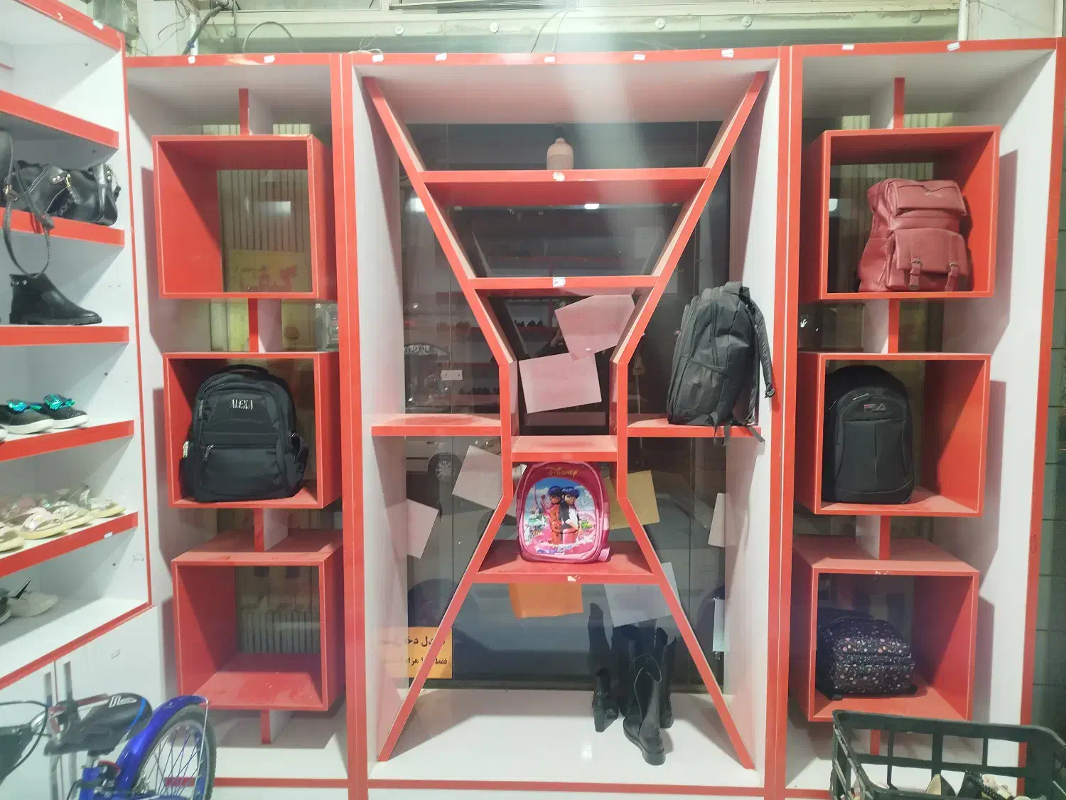 ویترین و دکور ام دی آف در حد نو|فروشگاه و مغازه|دلیجان, |دیوار