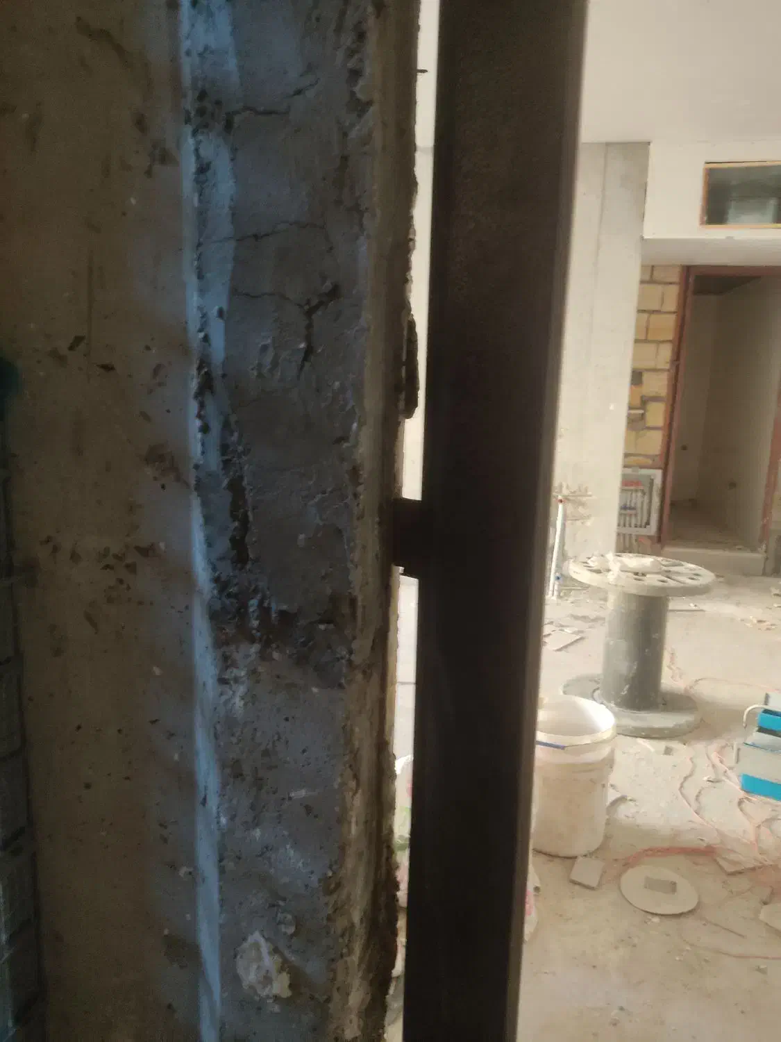 نیازمند کارگر ساده برای پر کردن چهار چوب درب|استخدام معماری، عمران و ساختمانی|بیرجند, |دیوار